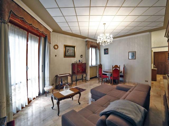 Villa Indipendente in vendita a Busto Arsizio, Lombardia