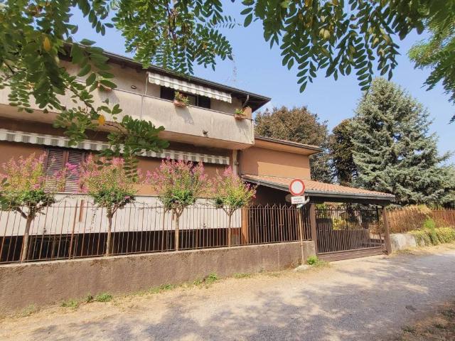 Villa Indipendente in vendita a Sant'Edoardo, Busto Arsizio