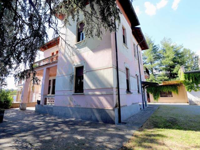 Villa Indipendente in vendita a Busto Arsizio, Lombardia