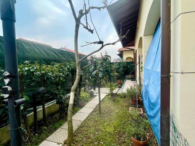 Villa Indipendente in vendita a Busto Arsizio, Lombardia
