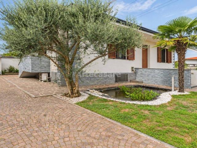 Villa Indipendente in vendita a Busto Garolfo, Milano