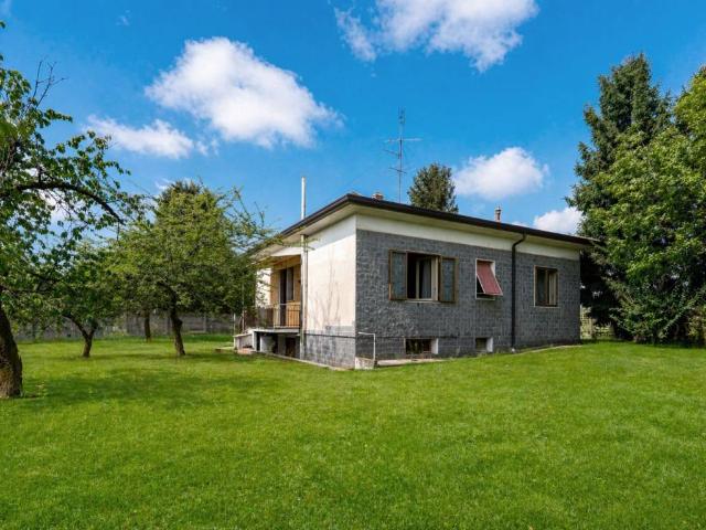 Villa Indipendente in vendita a Busto Garolfo, Milano