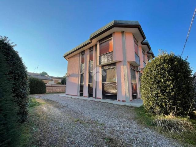 Villa Indipendente in vendita a Busto Garolfo, Lombardia
