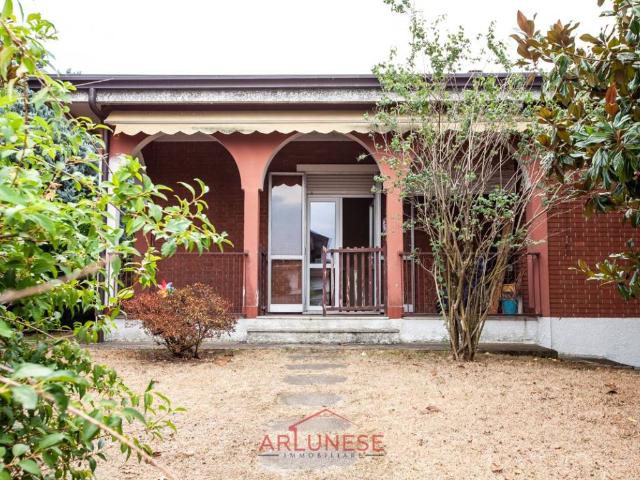 Villa Indipendente in vendita a Busto Garolfo, Milano