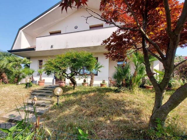 Villa Indipendente in vendita a Busto Garolfo, Lombardia