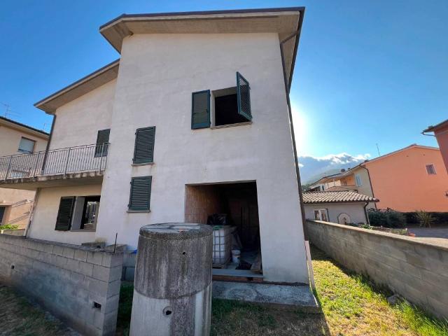 Villa Indipendente in vendita a Cascine di Buti, Buti