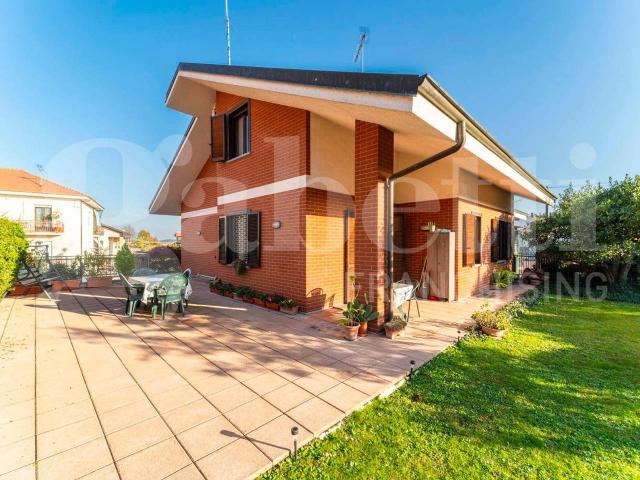 Villa Indipendente in vendita a Ferriera, Piemonte