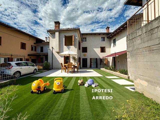 Villa Indipendente in vendita a Buttrio, Friuli-Venezia Giulia