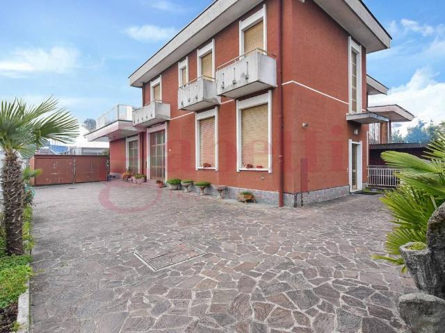 Villa Indipendente in vendita a Cabiate, Lombardia
