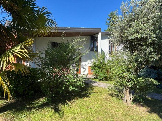 Villa Indipendente in vendita a Cabiate, Lombardia