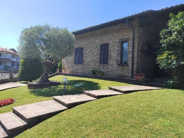 Villa Indipendente in vendita a Cabiate, Lombardia