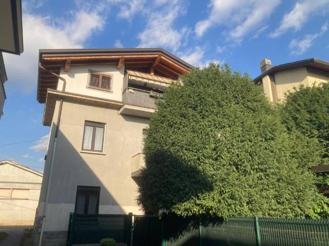 Villa Indipendente in vendita a Cabiate, Lombardia