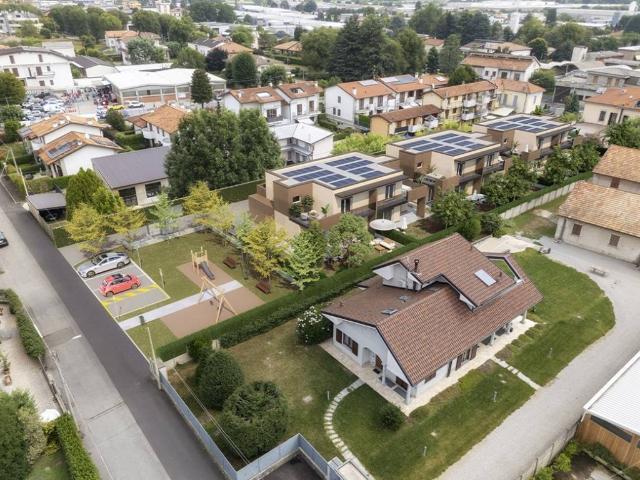Villa Indipendente in vendita a Cabiate, Lombardia