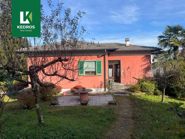 Villa Indipendente in vendita a Comunità Montana del Piambello, Cadegliano