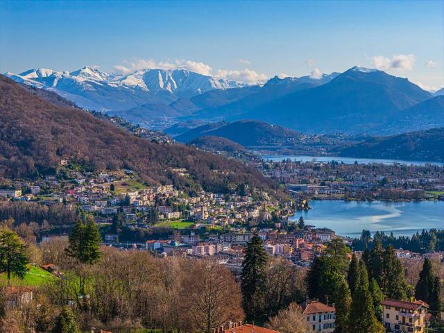 Villa Indipendente in vendita a Comunità Montana del Piambello, Cadegliano