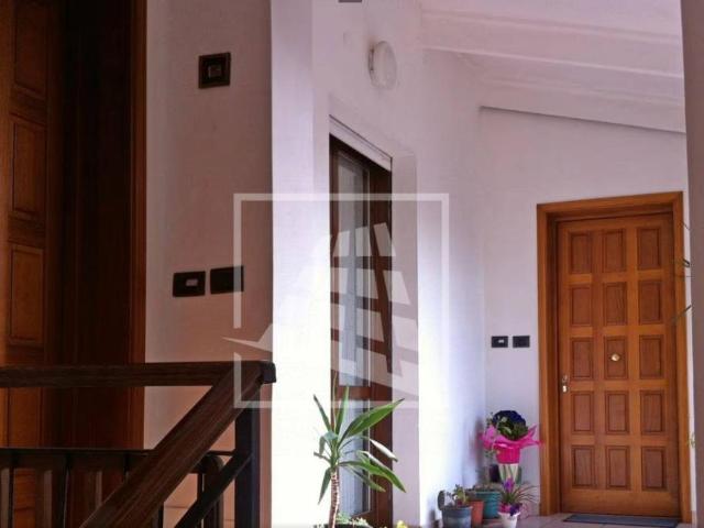 Villa Indipendente in vendita a Terra di Mezzo, Re