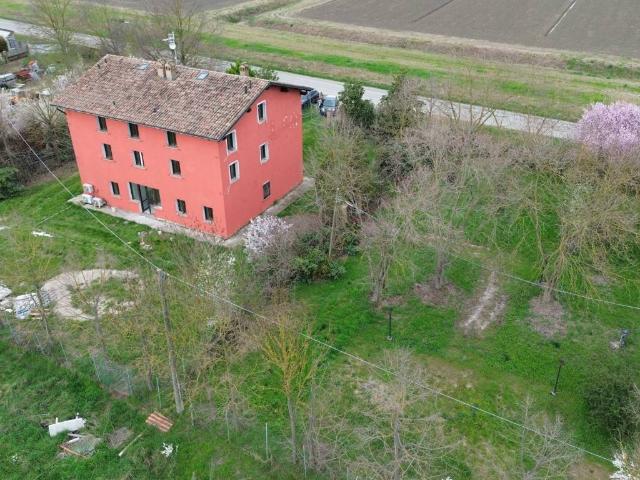 Villa Indipendente in vendita a Terra di Mezzo, Re