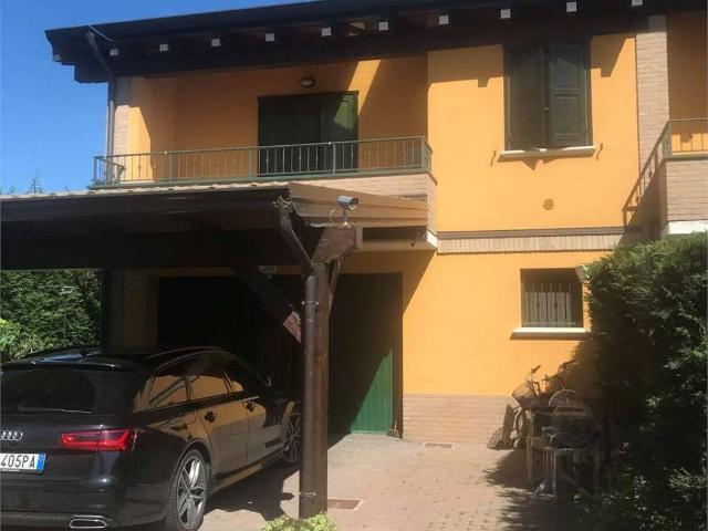 Villa Indipendente in vendita a Terra di Mezzo, Re