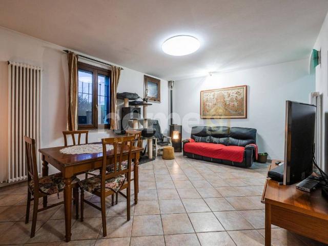 Villa Indipendente in vendita a Terra di Mezzo, Re