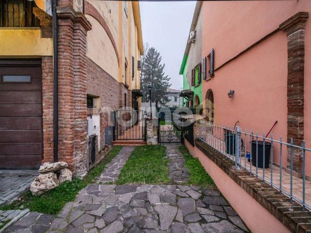 Villa Indipendente in vendita a Terra di Mezzo, Re