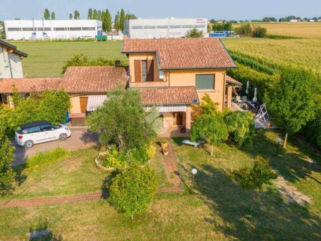 Villa Indipendente in vendita a Argine, Cadelbosco di Sopra