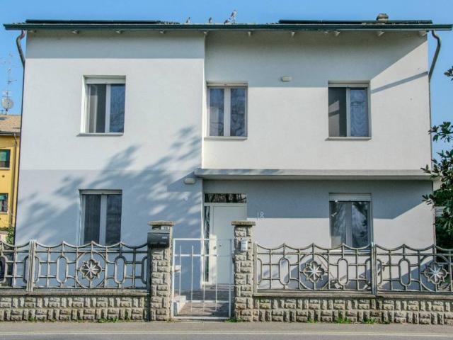 Villa Indipendente in vendita a Terra di Mezzo, Re