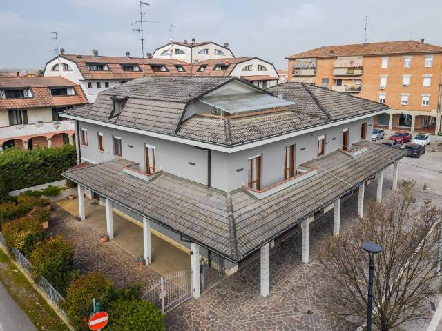 Villa Indipendente in vendita a Terra di Mezzo, Re