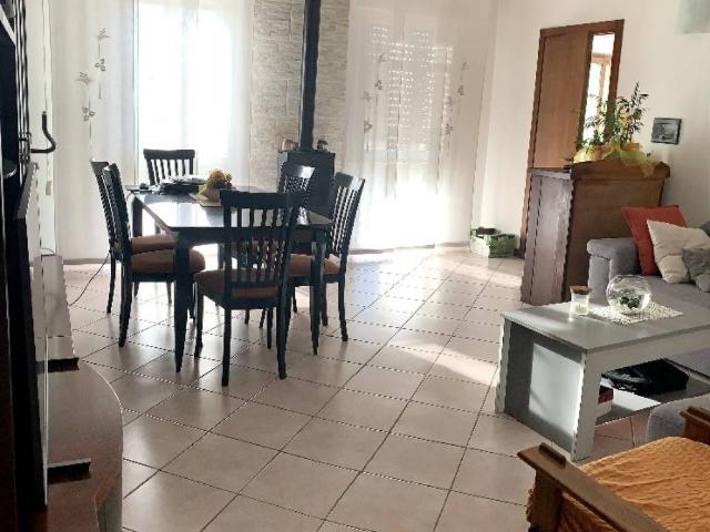 Villa Indipendente in vendita a Terra di Mezzo, Re