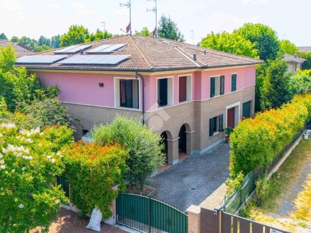 Villa Indipendente in vendita a Terra di Mezzo, Re