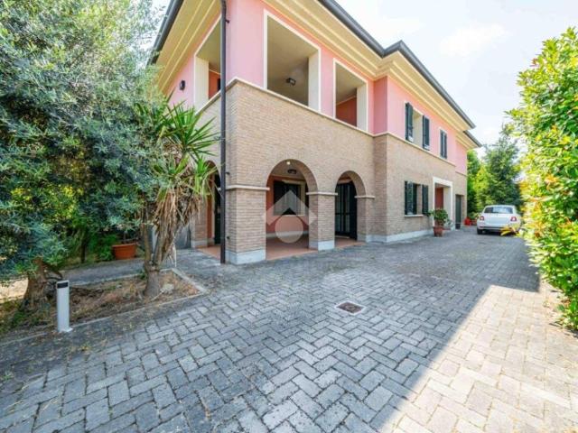 Villa Indipendente in vendita a Terra di Mezzo, Re