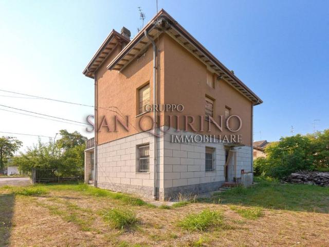 Villa Indipendente in vendita a Terra di Mezzo, Re