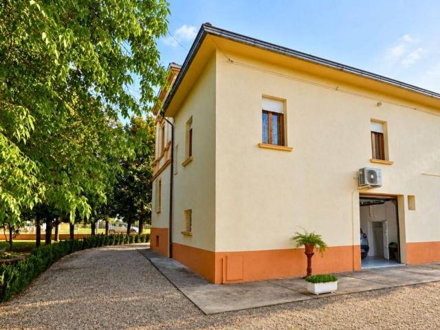 Villa Indipendente in vendita a Terra di Mezzo, Re