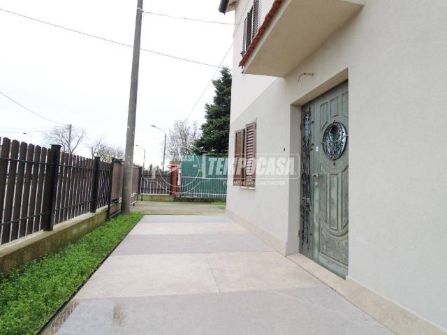 Villa Indipendente in vendita a Sesso, Re