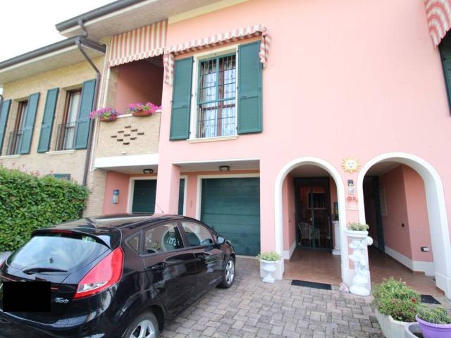 Villa Indipendente in vendita a Terra di Mezzo, Re