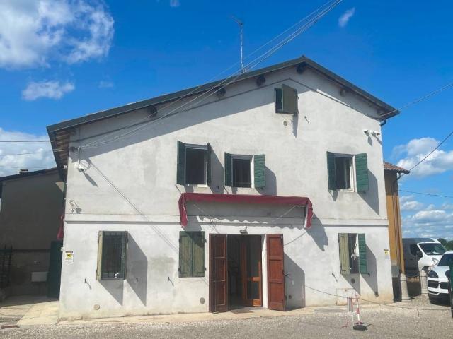 Villa Indipendente in vendita a Terra di Mezzo, Re