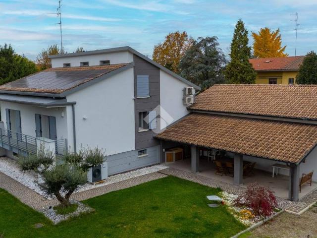 Villa Indipendente in vendita a Terra di Mezzo, Re