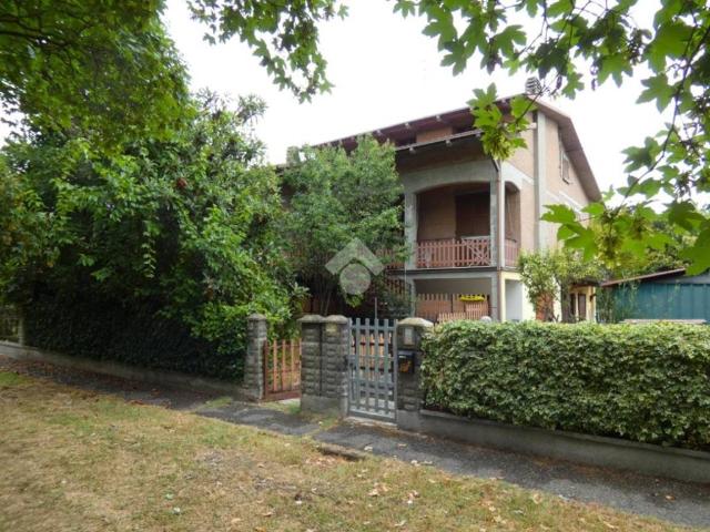 Villa Indipendente in vendita a Terra di Mezzo, Re