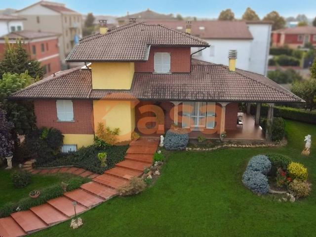 Villa Indipendente in vendita a Castello dei Ratti, Cadeo