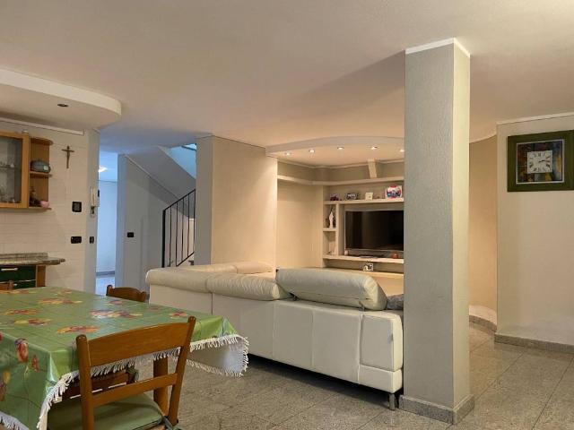 Villa Indipendente in vendita a Cadeo, Reggio Emilia