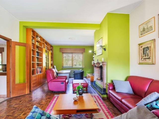 Villa Indipendente in vendita a Bulgorello, Cadorago