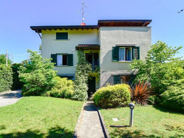 Villa Indipendente in vendita a Cadorago, Lombardia