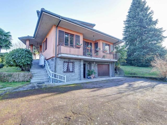 Villa Indipendente in vendita a Montelungo, Cadrezzate
