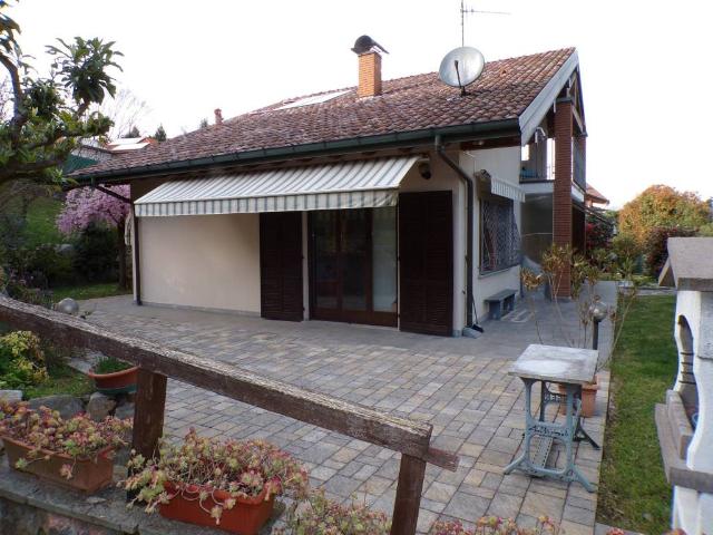 Villa Indipendente in vendita a Montelungo, Cadrezzate