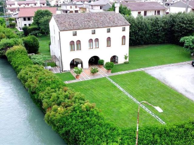 Villa Indipendente in vendita a Caerano San Marco, Veneto