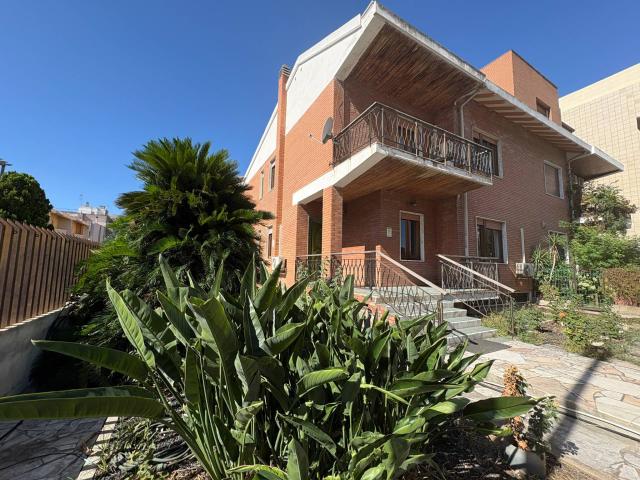 Villa Indipendente in vendita a Genneruxi, Cagliari