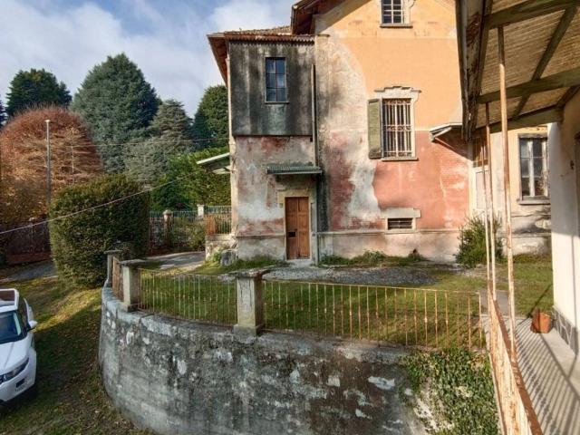 Villa Indipendente in vendita a Caglio, Lombardia