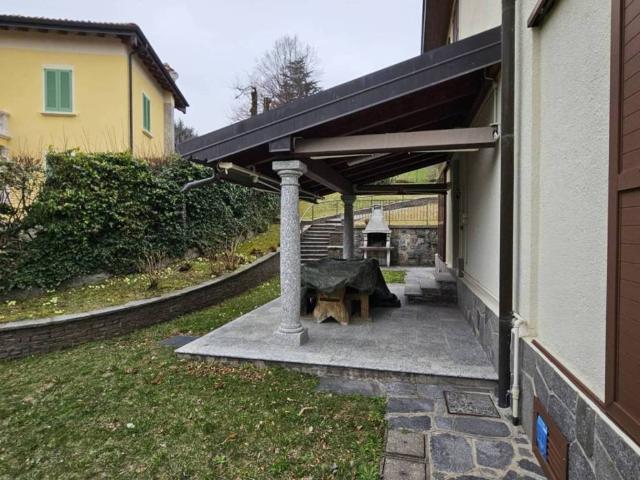 Villa Indipendente in vendita a Caglio, Lombardia