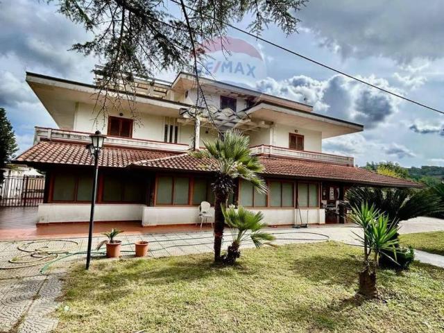 Villa Indipendente in vendita a Caiazzo, Campania
