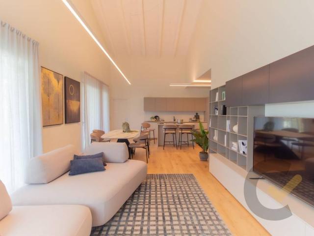 Villa Indipendente in vendita a Cairate, Lombardia