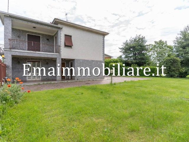 Villa Indipendente in vendita a Cairate, Lombardia